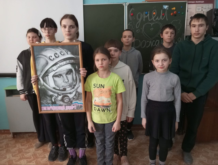 90 лет со дня рождения советского лётчика-космонавта Ю.А. Гагарина.